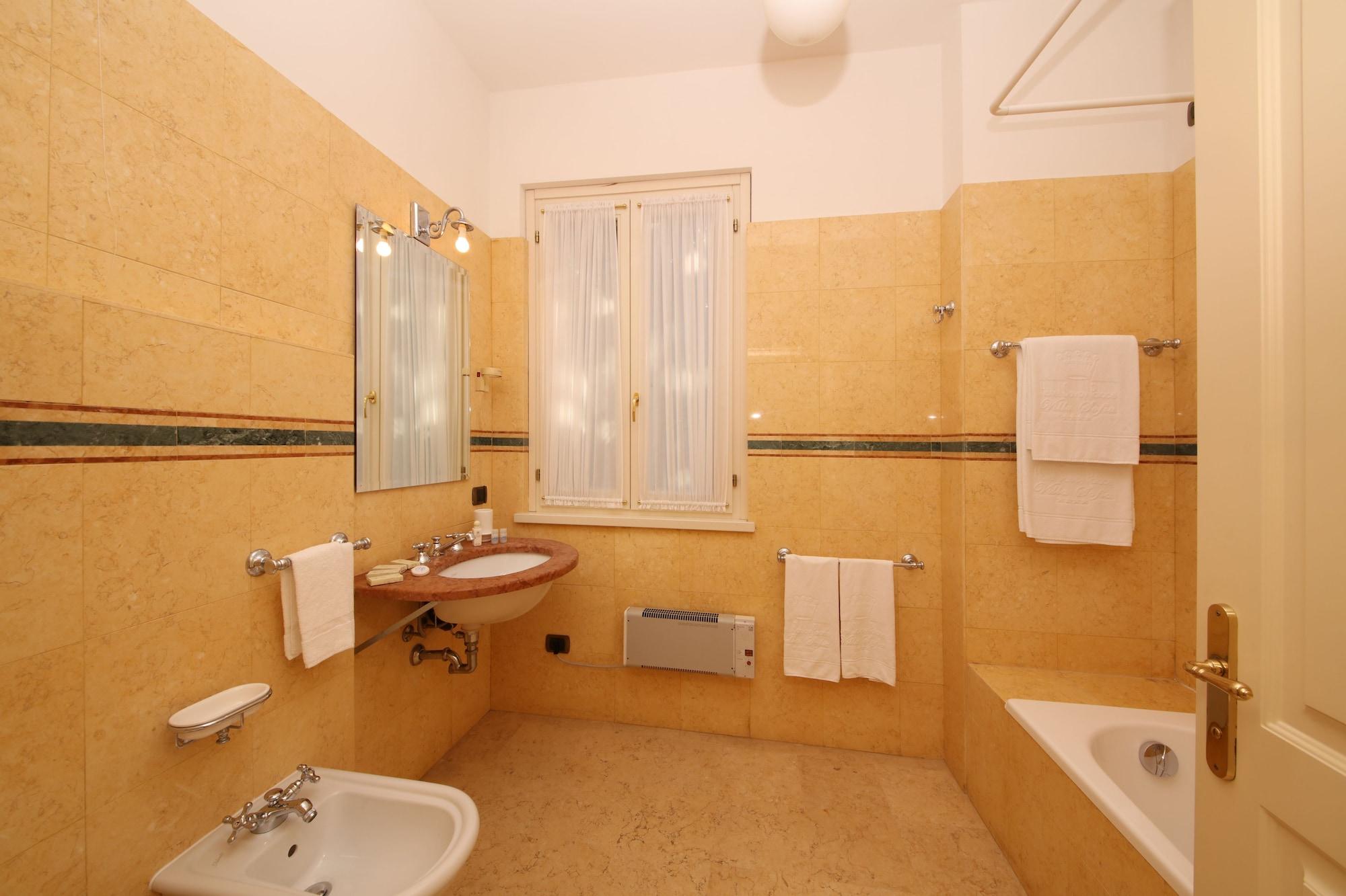 Villa Sofia Hotel Gardone Riviera Bagian luar foto