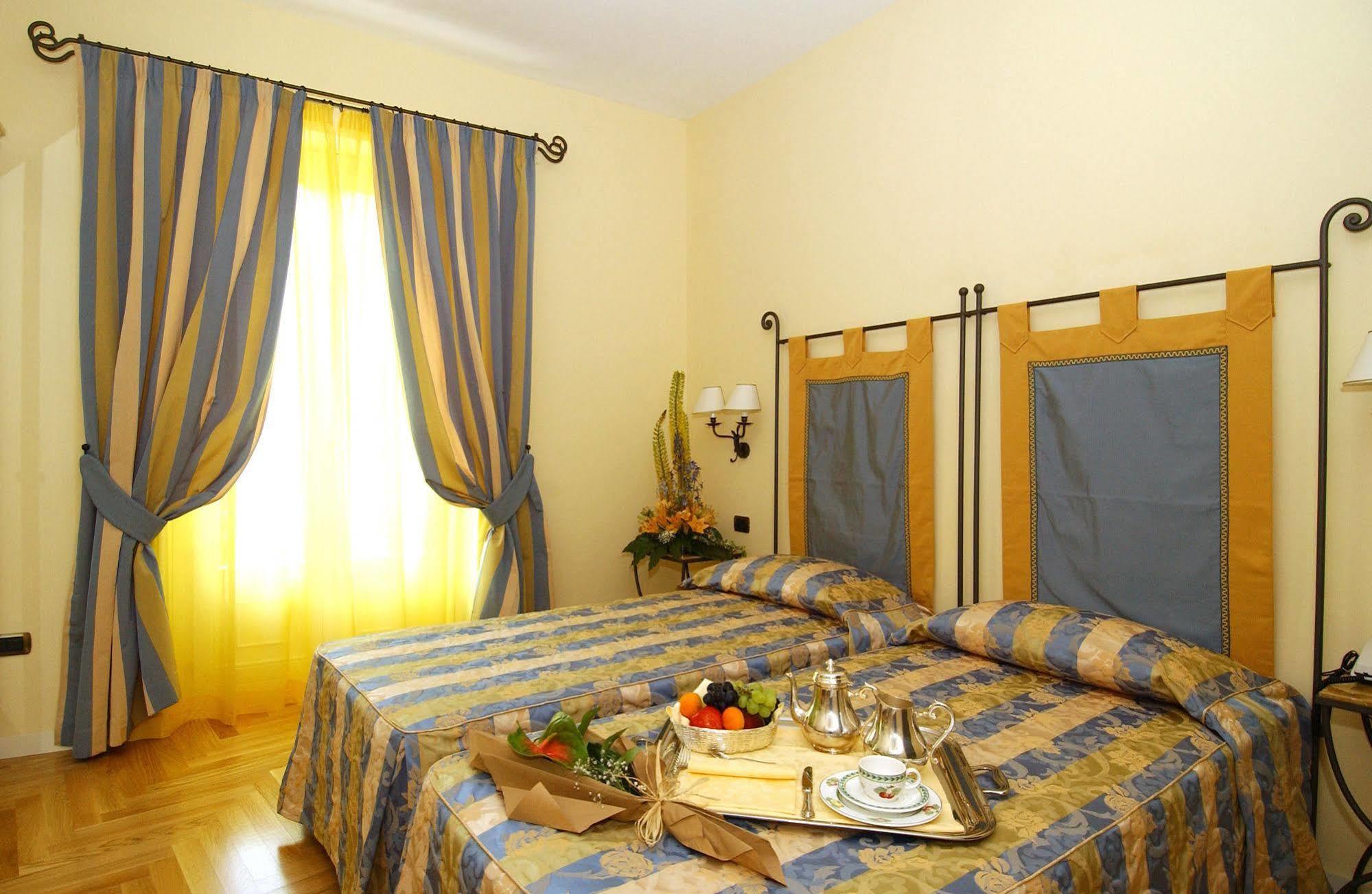 Villa Sofia Hotel Gardone Riviera Bagian luar foto