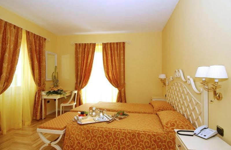 Villa Sofia Hotel Gardone Riviera Bagian luar foto